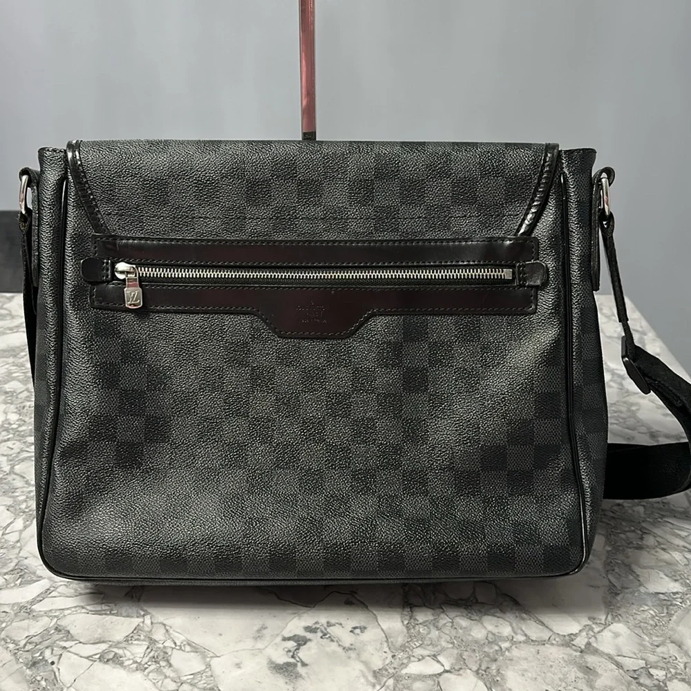 Authentic Louis Vuitton Damier Graphite Shoulder Bag MM Messenger bag